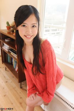 美女把衣服脱到底全身